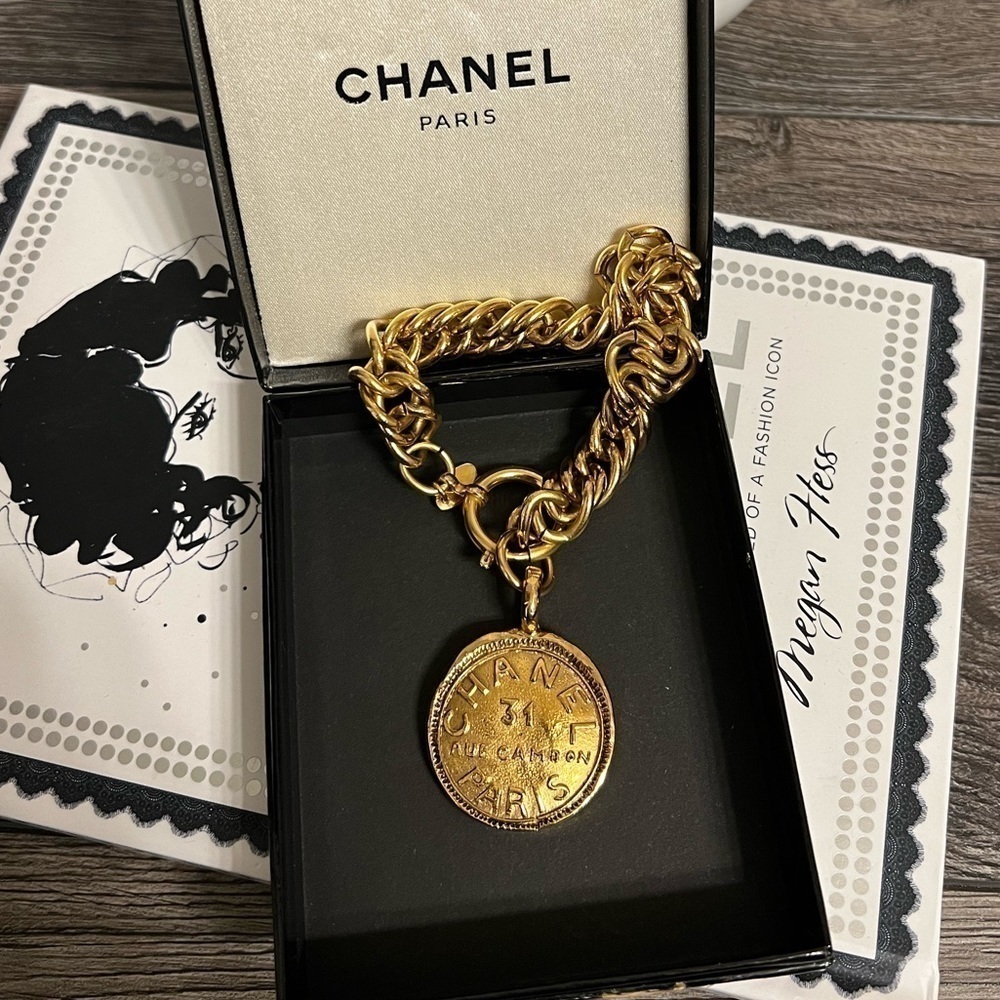 CHANEL‎ Vintage 31 Rue Cambon Paris Medallion Bracelet